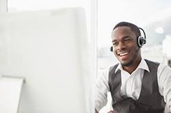 Servicefachkraft-fuer-Dialogmarketing-unter-Ausbildung-250x165
